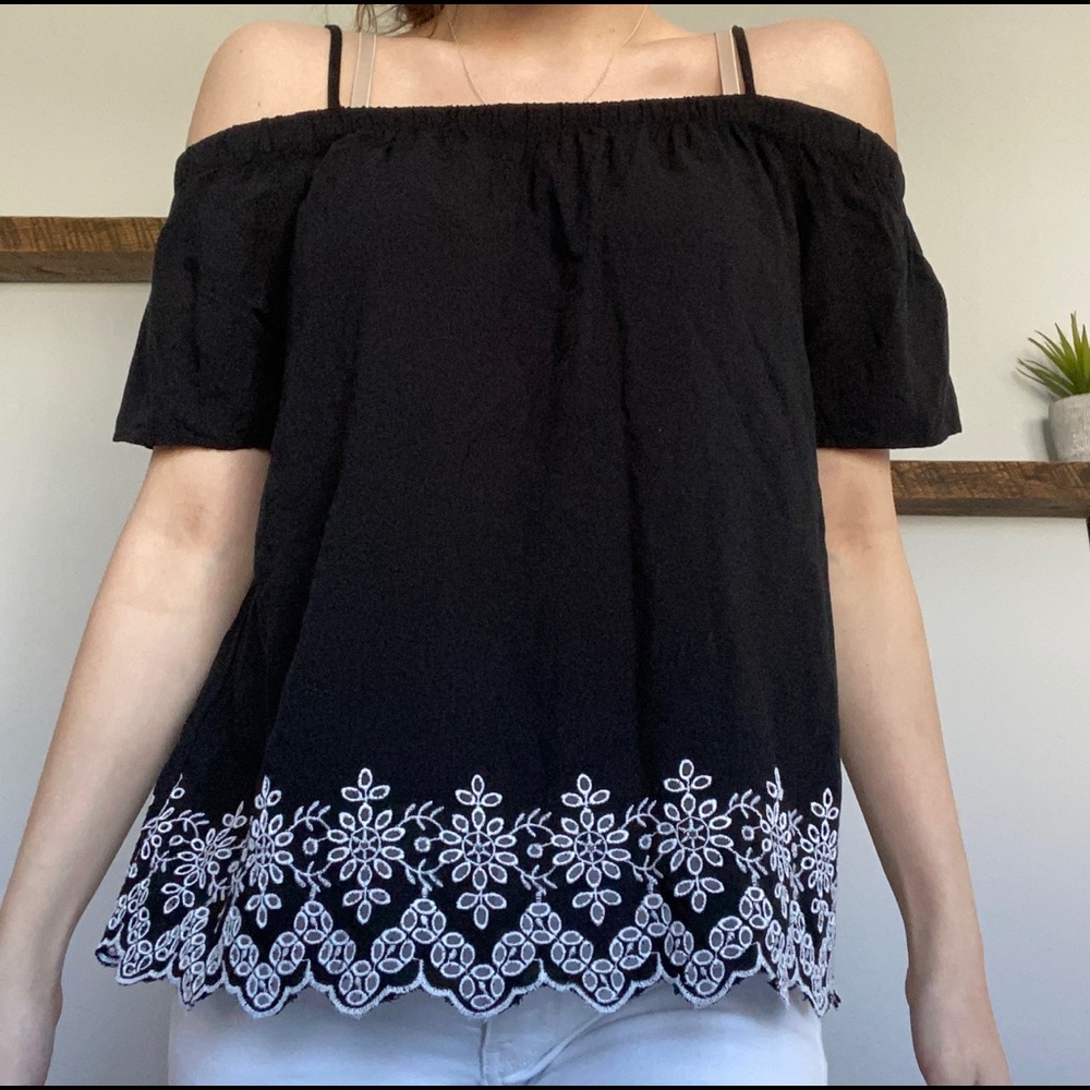 Old Navy black and white top!!🖤